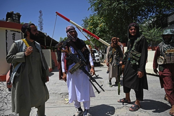 Errusia eta Txina garaiz eta ondo berkokatu ziren talibanak itzulera begira. (Wakil KOHSAR/AFP)