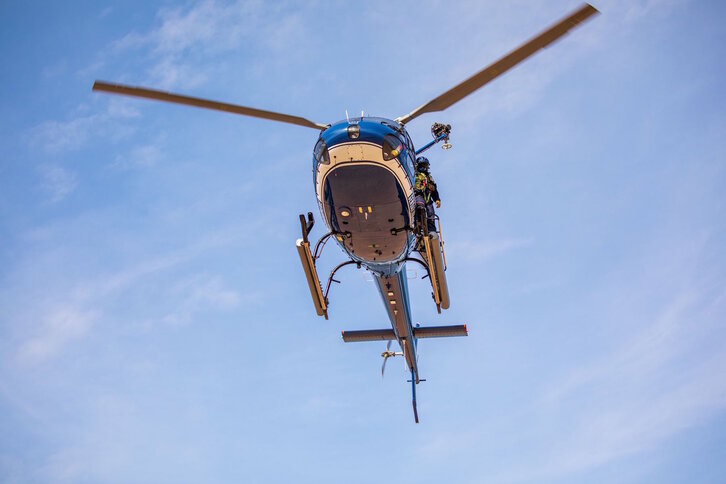 El helicóptero de la Gendarmeria en que se ha sido evacuada la mujer. (@VilleAnglet)
