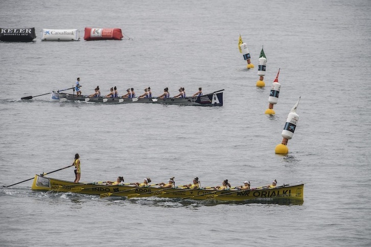 Arraun Lagunak eta Orio, Euskotren Ligan bezala, Kontxako Banderaren borrokan aritzeko hautagai nagusienak dira. (Jon URBE / FOKU)