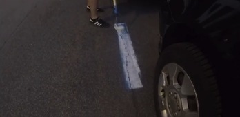 Jóvenes de la Txantrea hacen desaparecer la zona azul del barrio iruindarra. (@eztanda)