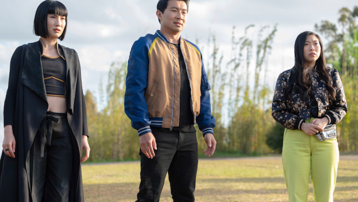 Xialing (Meng’er Zhang),  Shang-Chi (Simu Liu) y Katy (Awkwafina). (NAIZ)
