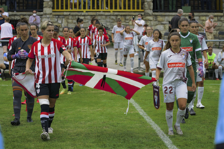 Garazi Murua y Sheila Elorza, capitanas de Athletic y Eibar, encabezan a sus equipos en la semifinal de la última Euskal Herriko Kopa. (Aritz LOIOLA/FOKU)
