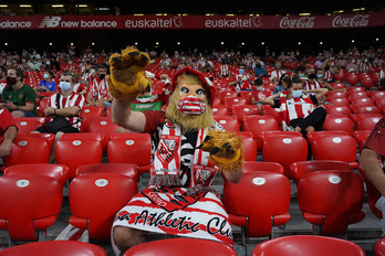 En el partido ante el Barcelona unos 5.000 socios se quedaron sin entrada. (Aritz LOIOLA / FOKU)