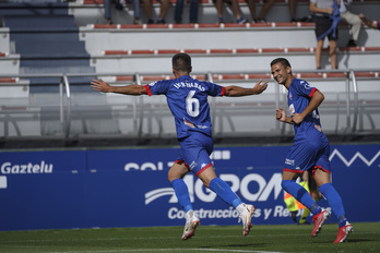 Iker Bilbao anotó el primer gol del Amorebieta en Segunda. (Aritz LOIOLA / FOKU)