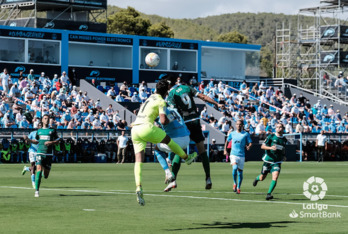 El delantero Koldo Obieta ha marcado el gol con un cabezazo. (@SDAmorebieta)