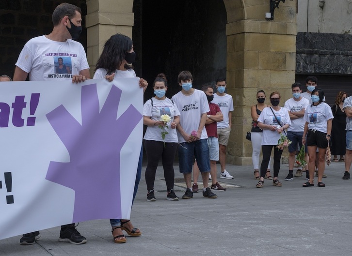 Marcha en Urnieta el pasado agosto para recordar la muerte de Asier Niebla, y reivindicar que fue «un asesinato machista». (Jon URBE / FOKU)