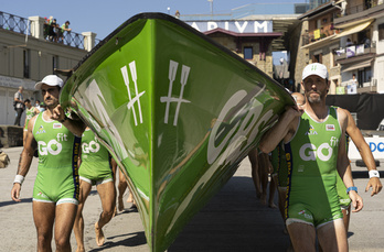 Manex Alday, ezkerrean, aurreko igandean Kontxako Banderako lehen jardunaldian. (Jagoba MANTEROLA/FOKU)