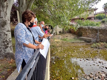 Los integrantes del Parlamento, en su visita a Antzin. (PARLAMENTO DE NAFARROA)