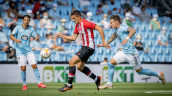Dani Vivian durante un entrenamiento en Lezama. (Aritz LOIOLA / FOKU)
