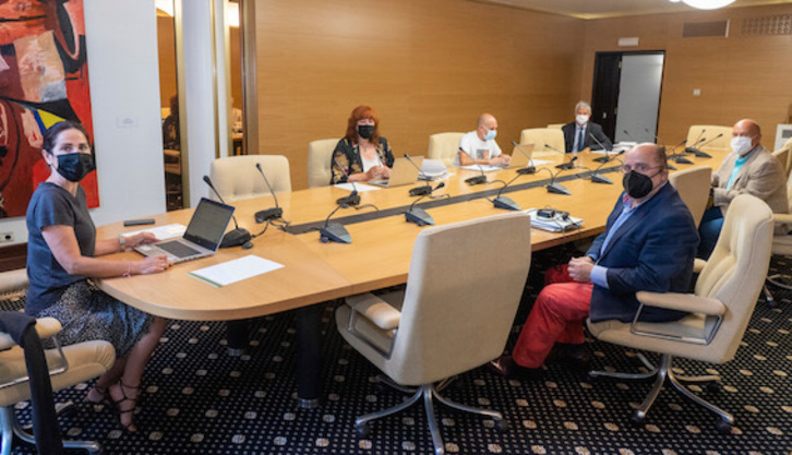 La reunión de la Mesa del Parlamento abrió ayer el nuevo periodo de sesiones. (EUSKO LEGEBILTZARRA)