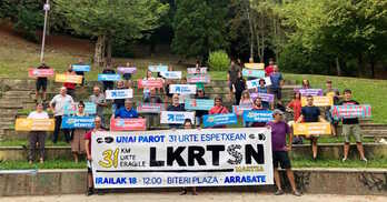 Deialdiaren aniztasuna agerian gelditu da astearteko bileran. (NAIZ)