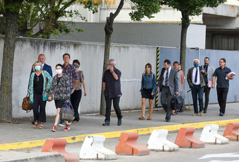 Los acusados en el sumario 13/13 y sus abogados se dirigen, en julio, a la Audiencia Nacional española. (J. DANAE/FOKU)