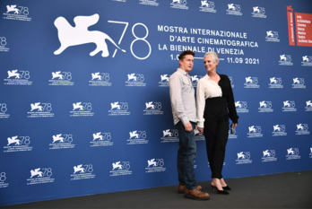 David Gordon Green y Jammie Lee Curtis, ayer en Venecia. (Marco BERTORELLO | FOKU)