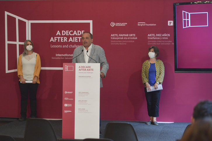 Anaiz Funosas, Agus Hernán y Aitzpea Leizaola, en la rueda de prensa ofrecida este jueves. (Idoia ZABALETA/FOKU)