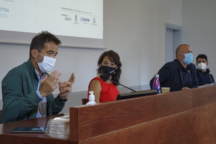 Mesa redonda formada por Álvarez, Monge, Nieto y García-Muros. (Aritz LOIOLA/FOKU)
