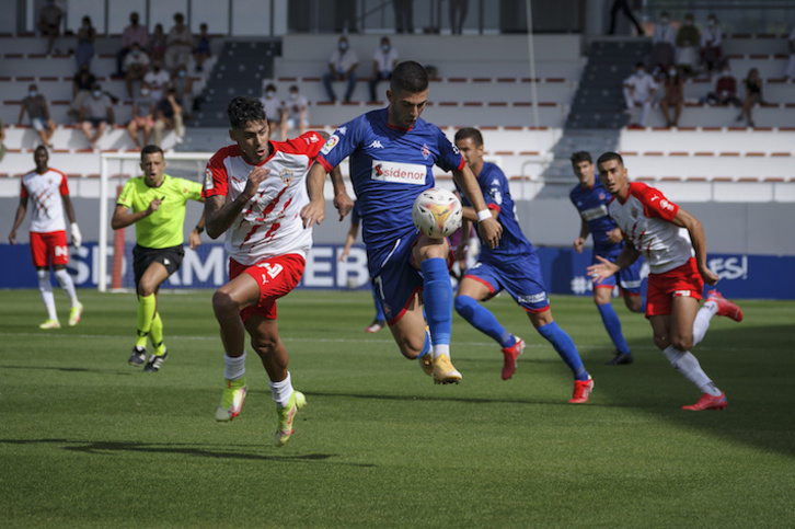 Lezaman egindako debuta errepikatu nahi dute urdinek bihar. (Aritz LOIOLA/FOKU)