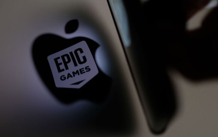 La decisión responde al litigio abierto hace un año por Epic Games. (Chris DELMAS/AFP)