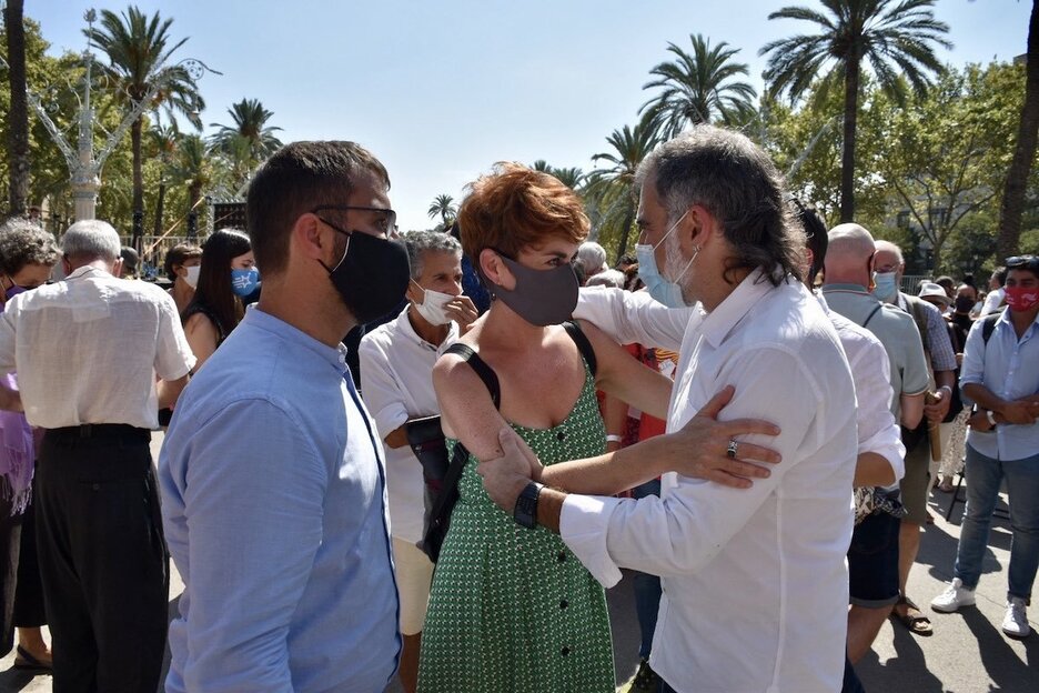 La parlamentaria de EH Bildu Bakartxo Ruiz, con el presidente de Òmnium, Jordi Cuixart. (@ehbildu)