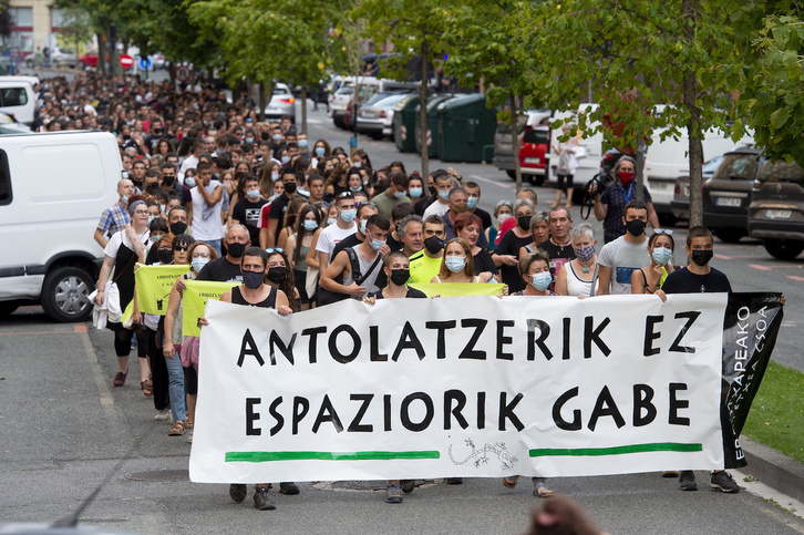 Manifestación en Arrotxapea para denunciar el desalojo del gaztetxe. (Iñigo URIZ/FOKU)