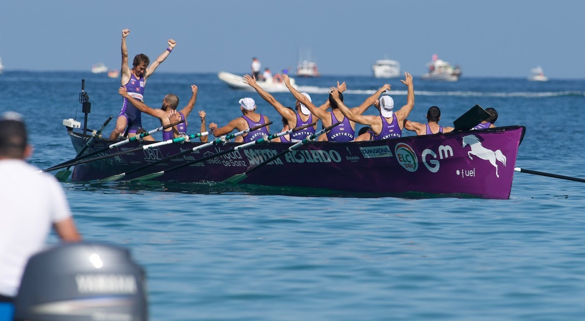 Poza santurtziarren artean. (Jon URBE/FOKU)