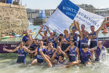 Santurtzi, igandean lortutako garaipena ospatzen (Andoni CANELLADA / FOKU)