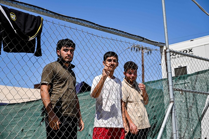 Migranteak. Leros greziar irlako kanpaleku batean. (Theophile BLOUDANIS / AFP)