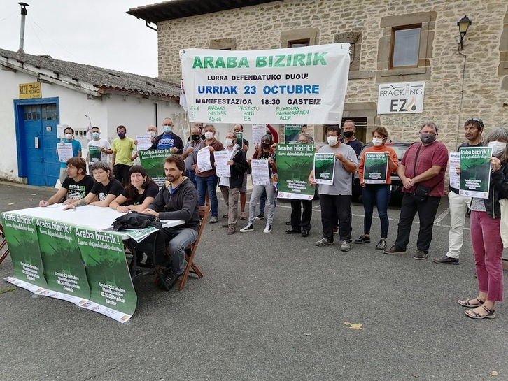 Araba Bizirik ha realizado una comparecencia este martes en Elorriaga.