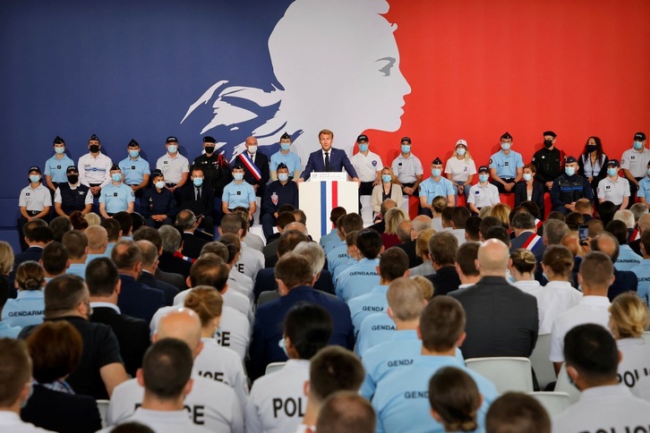 El presidente francés, Emmanuel Macron, ha pronunciado este martes un discurso en la Academia de Policía de Roubaix. (Ludovic MARIN/AFP)