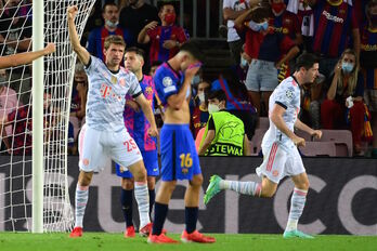 Müller y Lewandowski han sido los goleadores en el Camp Nou. (Lluis GENÉ/AFP)