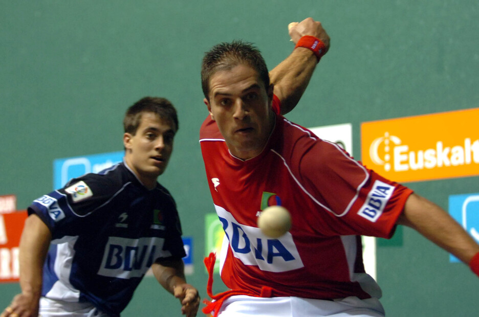 Oinatz Bengoetxea ere ezin zen Aimar Olaizolaren galerian falta. (Jagoba MANTEROLA / FOKU) Oinatz Bengoetxea ere ezin zen Aimar Olaizolaren galerian falta. (Jagoba MANTEROLA / FOKU)