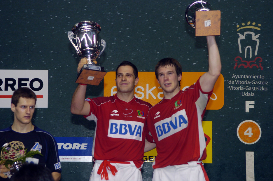 Kostata, baina 2008an iritsi zen Binakako lehen txapela, Oier Mendizabalekin batera. (Juanan RUIZ / FOKU) Kostata, baina 2008an iritsi zen Binakako lehen txapela, Oier Mendizabalekin batera. (Juanan RUIZ / FOKU)