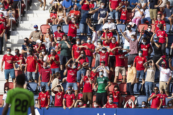 Público en el estadio de El Sadar, cuyo aforo permitido actual es del 60%. (Iñigo URIZ/FOKU)