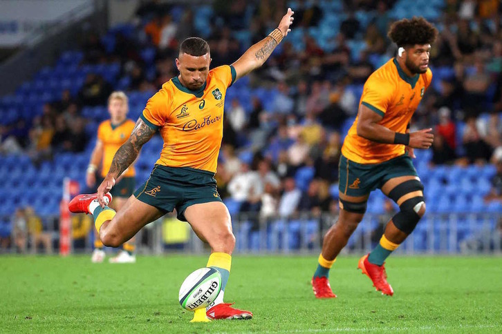 Quade Cooper patea el golpe de castigo que dio la victoria a Australia sobre Sudáfrica el pasado domingo. (Patrick HAMILTON/AFP) 