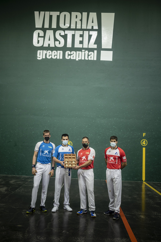 Aimar Olaizola ha asistido hoy a su última elección de material. (Jaizki FONTANEDA/FOKU)