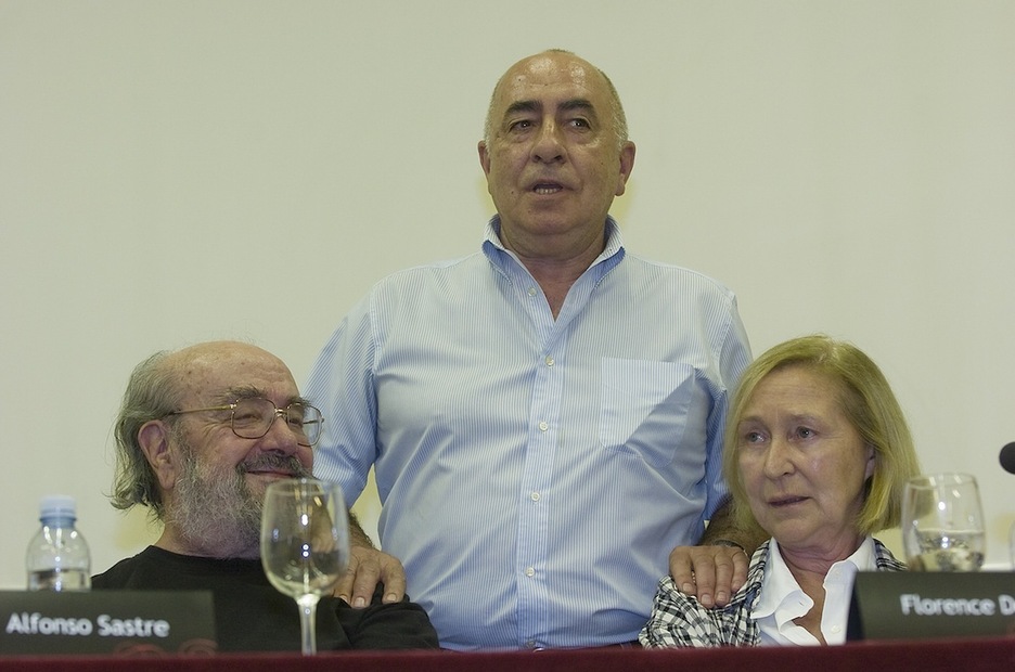 En una jornada de homenaje al poeta José Bergamín junto al cantante Urko. (Jon URBE/FOKU)