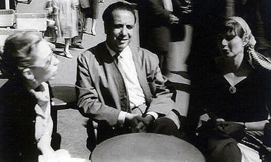 En París en 1956 junto a Carmen Vázquez y Eva Forest. (SASTRE-FOREST.COM/KOLDO MITXELENA KULTURGUNEA)