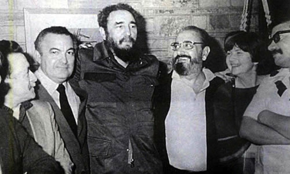 En La Habana en 1970 junto a Fidel Castro y Eva Forest en una cena en casa del ministro de Cultura cubano. (SASTRE-FOREST.COM/KOLDO MITXELENA KULTURGUNEA)