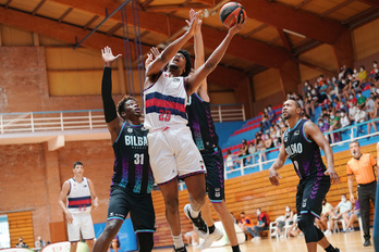Baskonia y Bilbao Basket se vieron las caras este verano en la final de la Euskal Kopa. (Endika PORTILLO/FOKU)