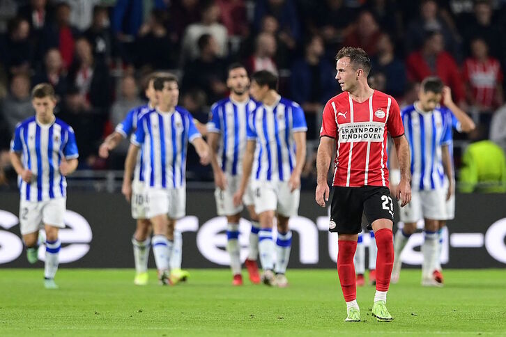 Le Normand y Aritz, que hablan tras el primer gol de Götze en Eindhoven, podrán repetir ante el Sevilla. (Olaf KRAAK/AFP)