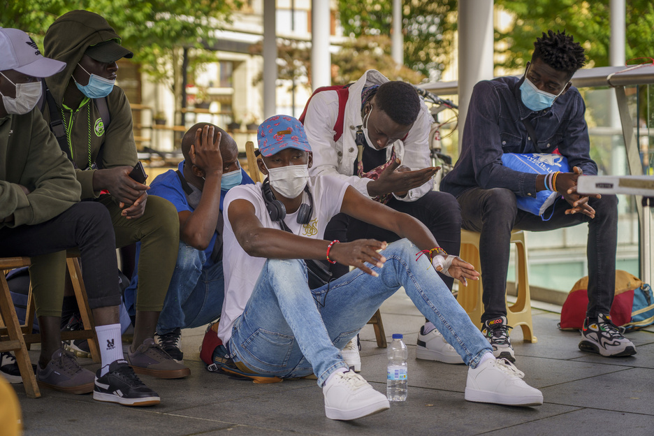 Frantsesetik ama hizkuntzara itzulpena egiten. (Gorka RUBIO | FOKU)