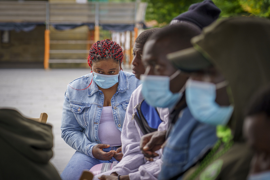 Emakume migrante bat, bilkuran. (Gorka RUBIO | FOKU)