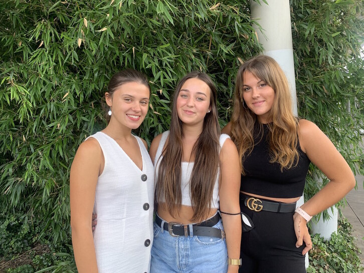 De izquierda a derecha, las responsables de Medori, Naia Parra, Eider Hoyos y Maider Alonso. Las tres estudiantes de Leinn son parte de Duiit. (MEDORI)