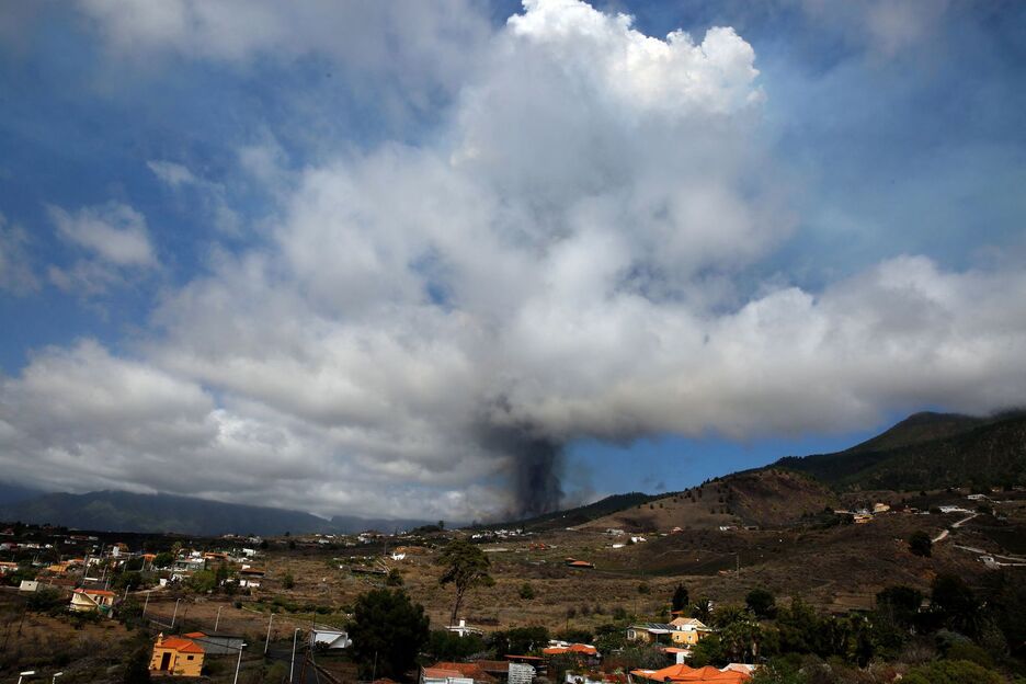 Las primeras imágenes mostraban una columna de humo. (Desiree MARTIN / AFP)
