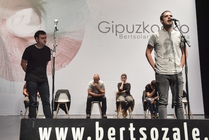 Euskarazko antzerkigintza, bertsolaritza, kantagintza, bikoizketa edota kontalaritzarekin lotutako ikerlanak hartuko ditu deialdiak. (Idoia ZABALETA/FOKU)