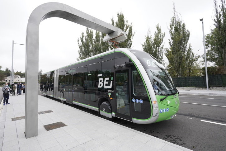 Imagen de BEI en la parada de Mendizorrotza. (AYUNTAMIENTO DE GASTEIZ)