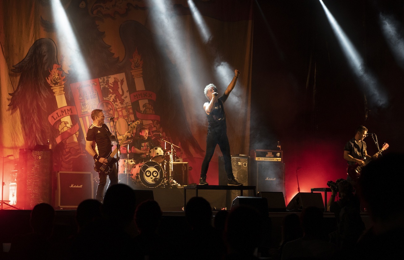 El escenario de Lehendakaris Muertos ha puesto su especial toque de color. (Raul BOGAJO/FOKU)