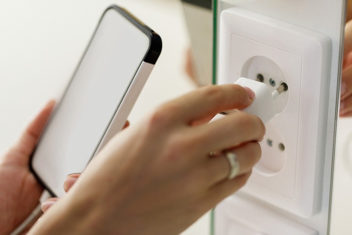 Bruselas propone un único cargador universal para los dispositivos electrónicos. (GETTYIMAGES)