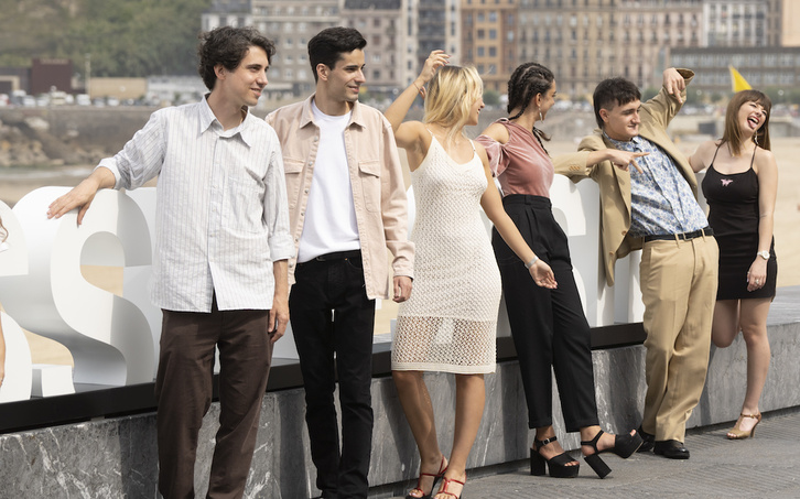 El director y actores de ‘Quién lo impide’. (Jagoba MANTEROLA/FOKU)