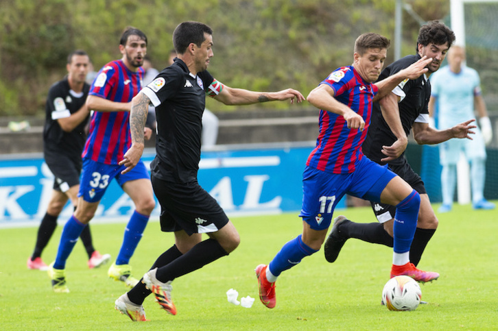 Udan Urritxen jokatu ondoren, Lezaman lehiatuko dute etzi Amorebietak eta Eibarrek. (Monika Del Valle/Foku)