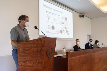 Felix Zubia Covid-19a osasun sisteman izan duen eraginari buruz hausnartzen. (Monika DEL VALLE/FOKU)